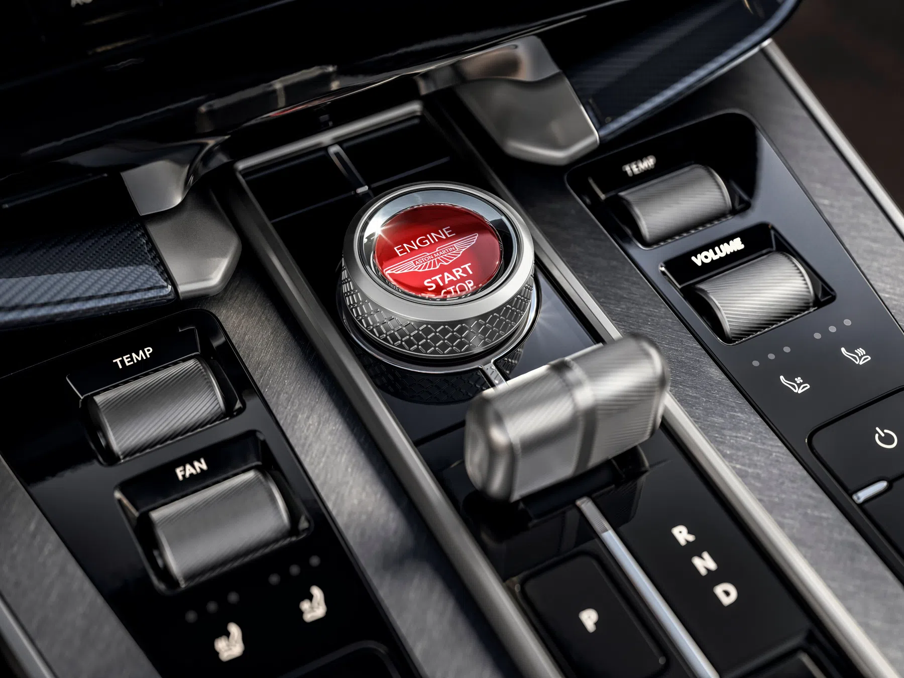 Aston Martin Vanquish 25